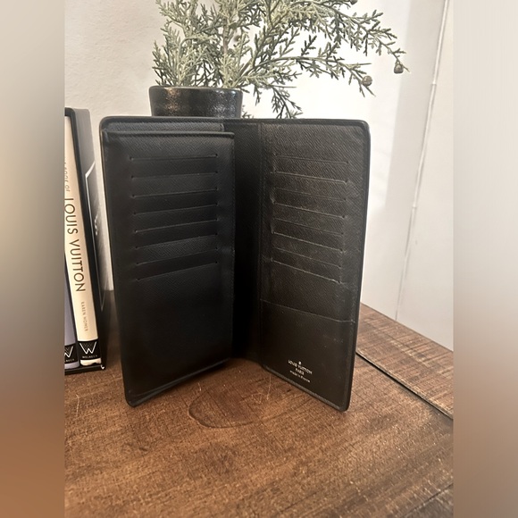 Louis Vuitton Taiga Brazza Wallet (with COA) - Picture 7 of 9